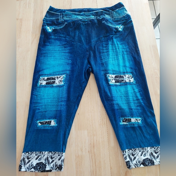 Faux denim floral peek-a-boo capri legging - Picture 2 of 4